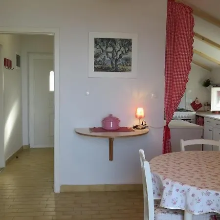 Apartment In With Sea View, Terrace, Air Conditioning, Wi-fi