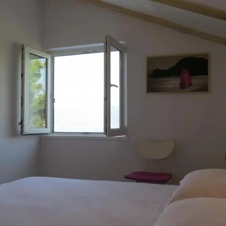 Apartment In With Sea View, Terrace, Air Conditioning, Wi-fi